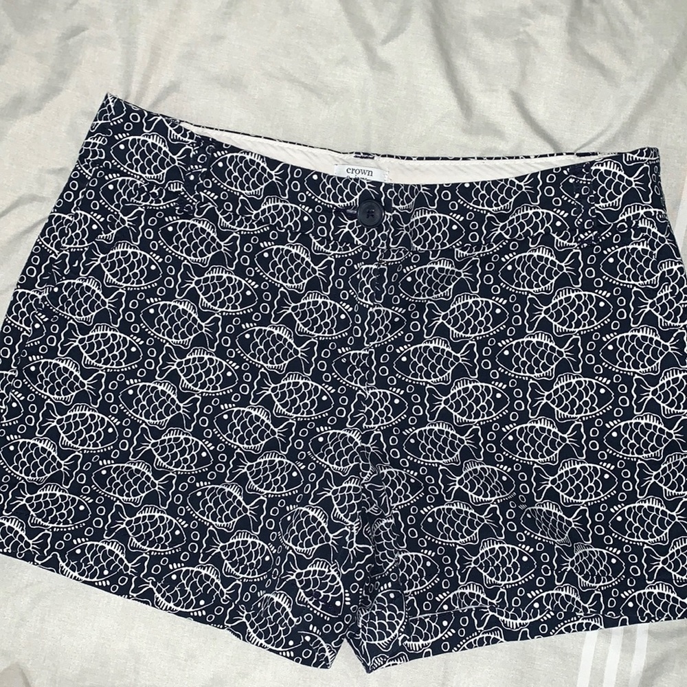 Crown & ivy fish design shorts size 6P